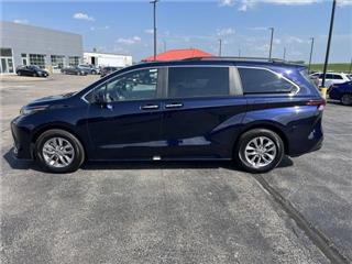 2023 Toyota Sienna xle 8-passenger