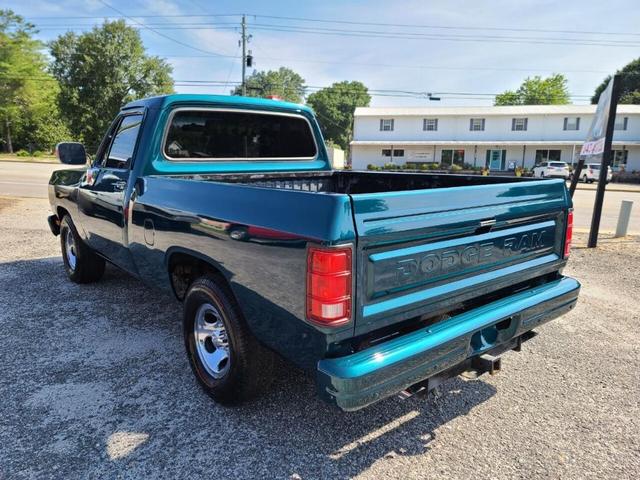 1993 dodge d150 le 2dr standard cab sb