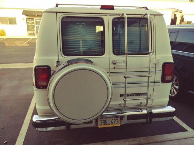1992 dodge ram touring van ( tagged "250" )