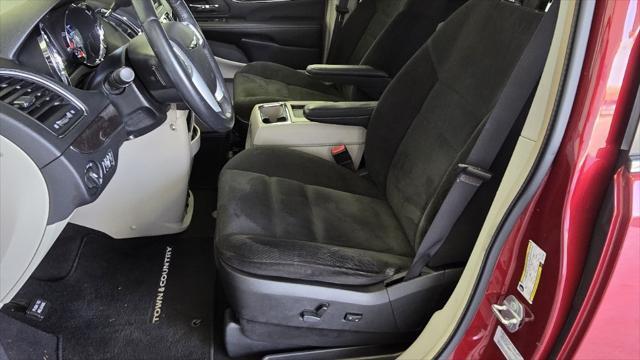 2016 chrysler town & country touring