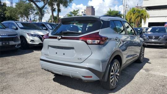 2024 nissan kicks sr