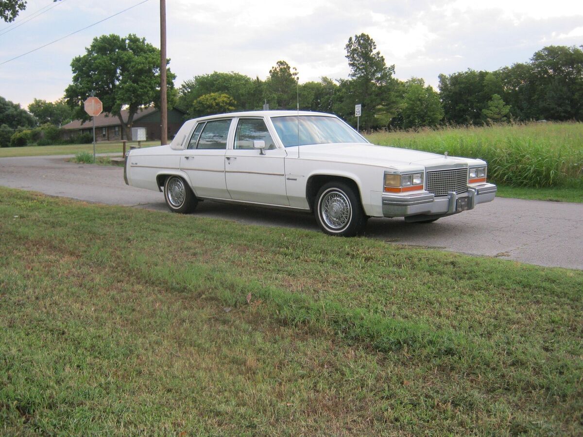 1981 cadillac sedan deville d'elegance am/fm/cb/8 track 30,637 miles