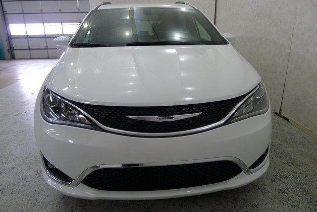 new 2020 chrysler pacifica touring-l jefferson, wi 53549 for sale in jefferson, wisconsin