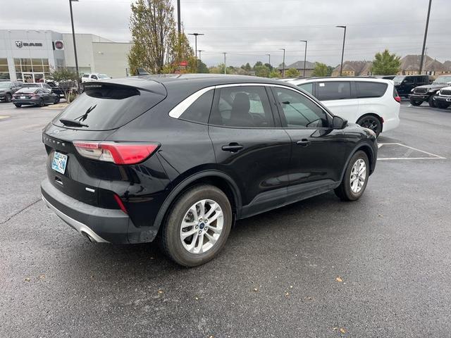 2020 ford escape se