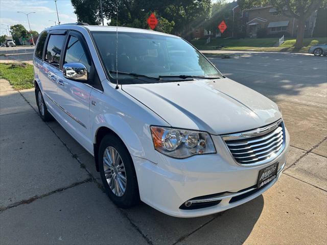 2014 chrysler town & country touring-l