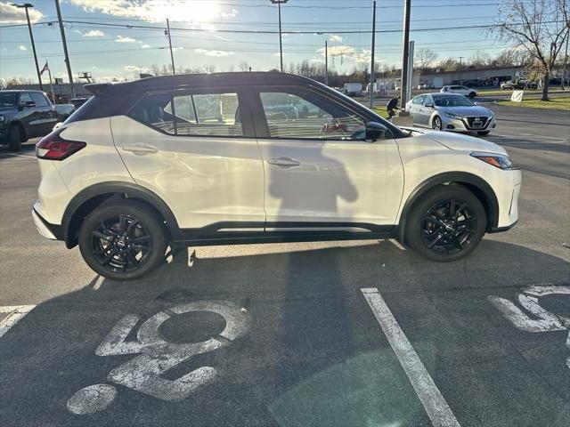 2022 nissan kicks sr