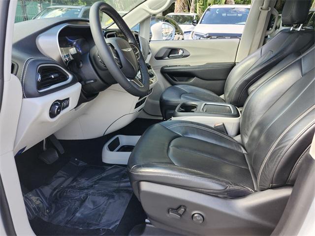 2022 chrysler pacifica touring l