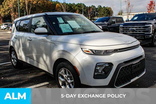 2022 kia soul lx