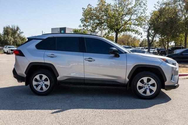 2021 toyota rav4 le