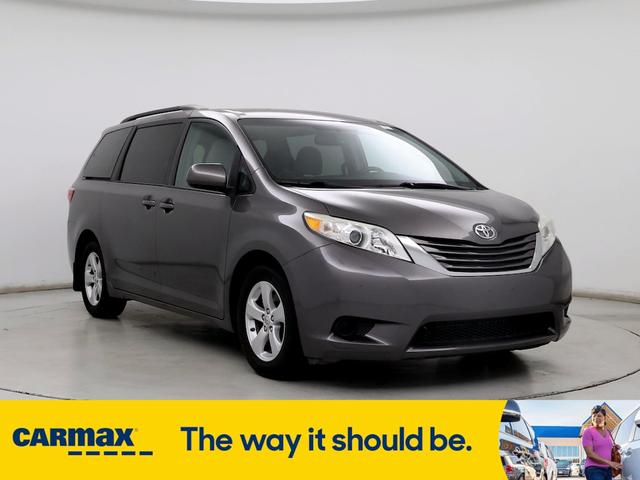 2017 toyota sienna le