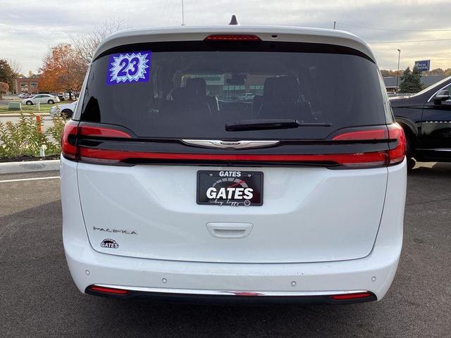 2023 chrysler pacifica touring-l