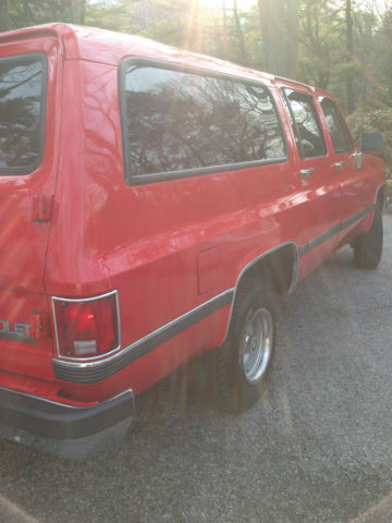1989 suburban immaculate inside and out. extensive renovation 2013