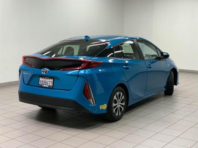 2022 toyota prius prime le