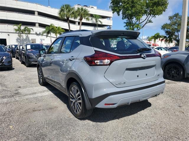 2024 nissan kicks sr