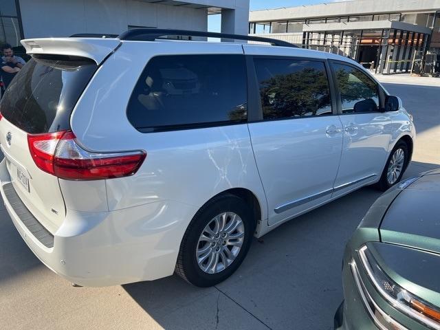 2017 toyota sienna xle premium