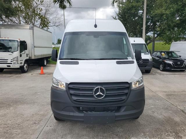 2024 mercedes-benz sprinter 2500 144 wb standard roof passenger