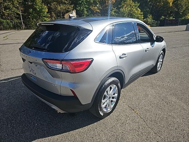 2022 ford escape se