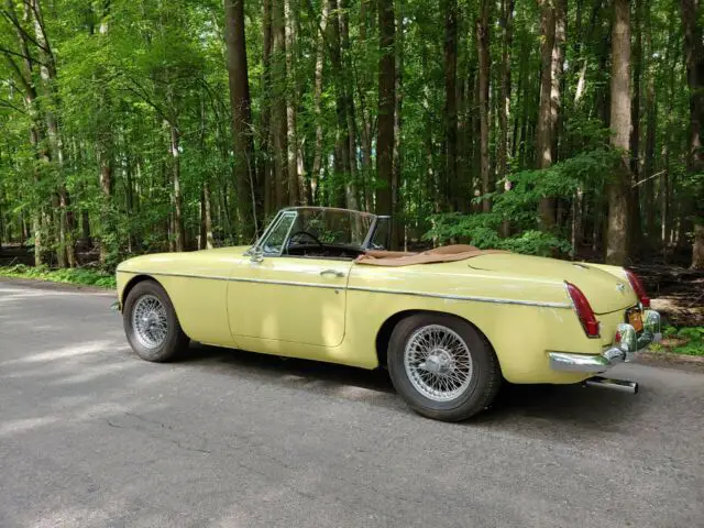 1967 primrose yellow mgb mkii - recent restoration
