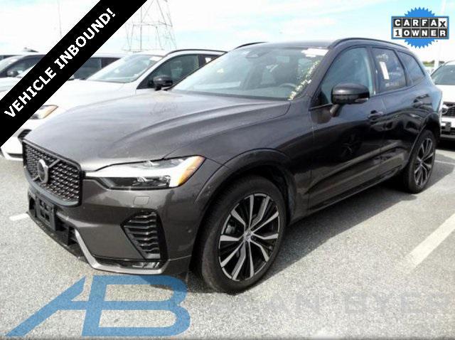 2024 volvo xc60 b5 plus dark theme