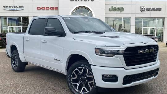new 2025 ram 1500 laramie crew cab 5'7" box 4wd