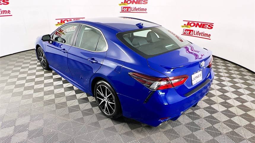 2024 toyota camry hybrid se