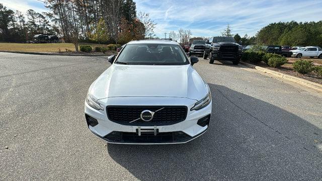 2024 volvo s60 b5 core dark theme