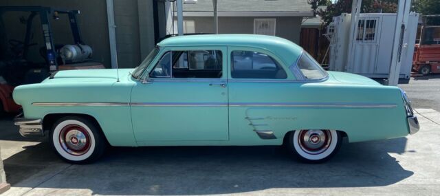 two door post, 3 speed on the column