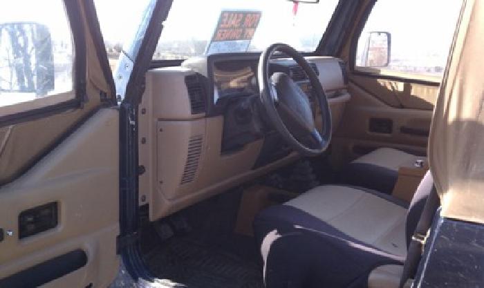 jeep wrangler 2002 5 spd., 4 cyl in hillsboro, oh