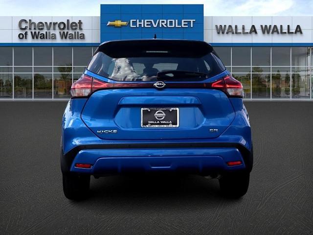 2022 nissan kicks sr