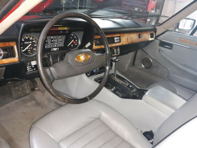 86 v12 jag nices running, good looking, clean took in on trade happy bidding