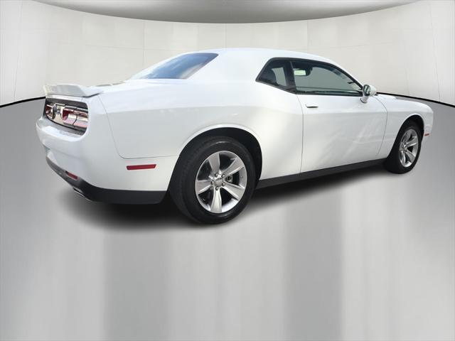 2022 dodge challenger sxt