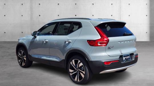 2025 Volvo XC40
