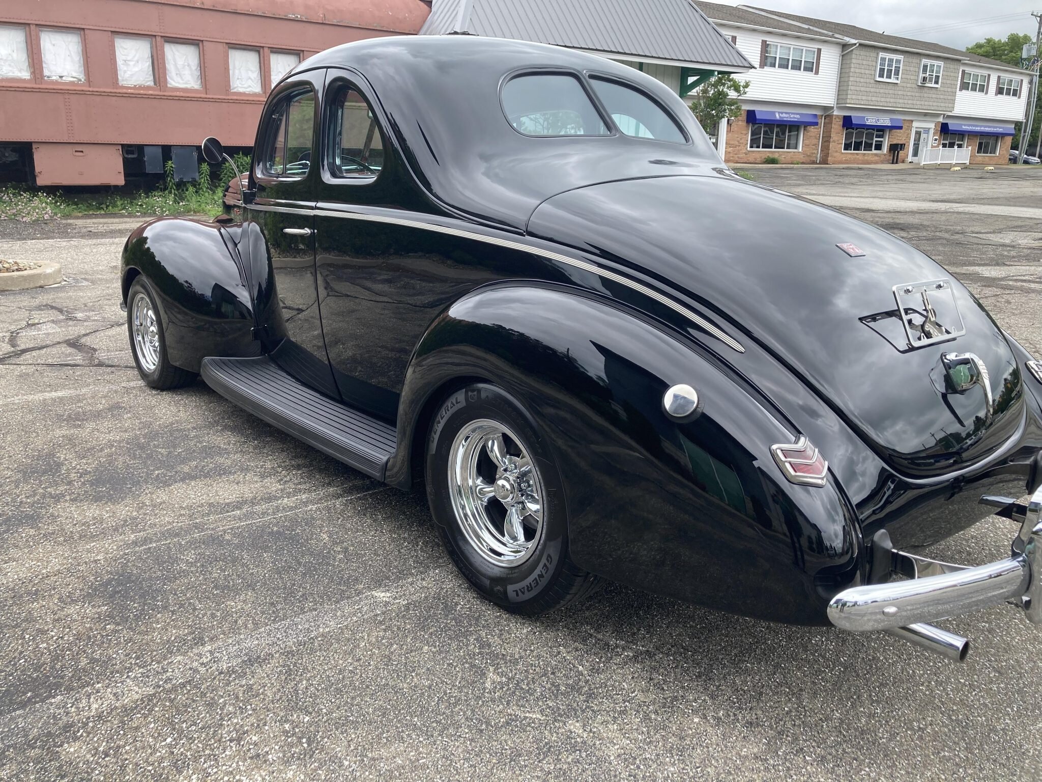 ford deluxe coupe