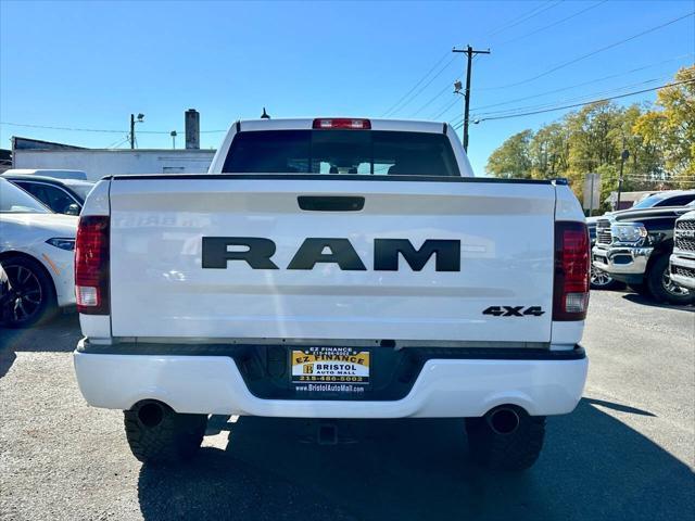 2017 ram 1500 night crew cab 4x4 5'7' box