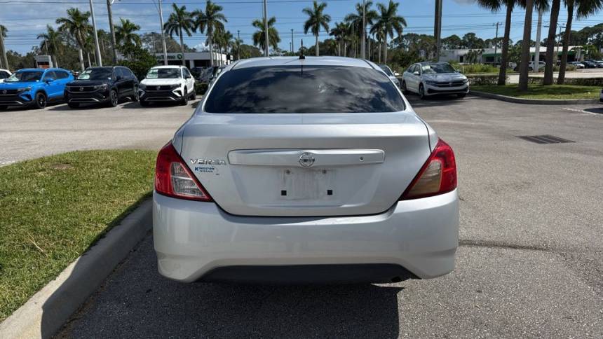 2015 nissan versa