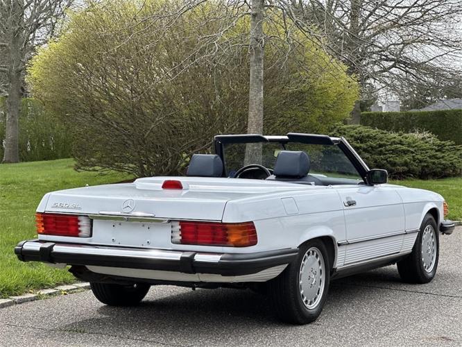 1987 mercedes-benz 560sl in southampton, new york