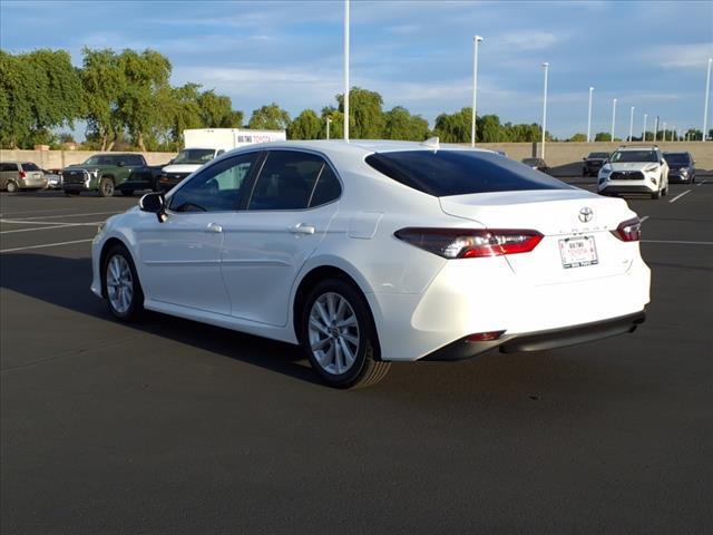 2022 toyota camry le
