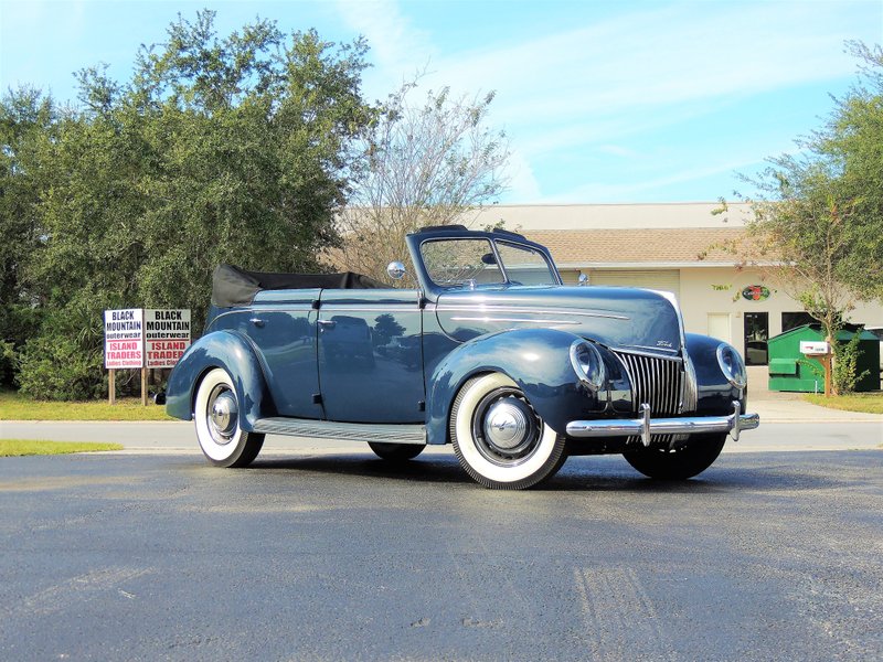 ford deluxe convertible sedan
