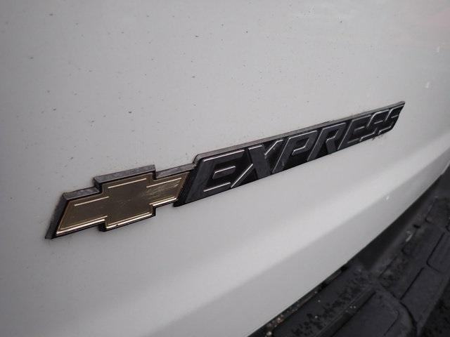 2022 chevrolet express 2500 rwd 2500 regular wheelbase wt