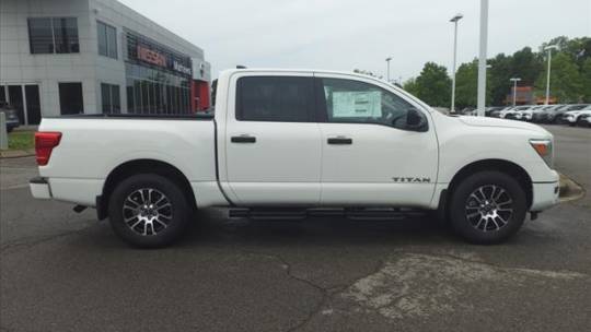 2024 Nissan Titan sv