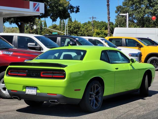 2023 dodge challenger sxt