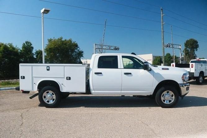 new 2024 ram 3500 tradesman crew cab 4x4 8' box