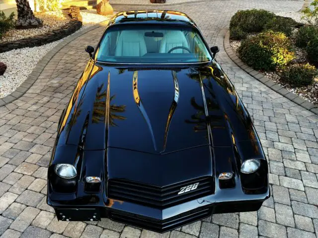 1980 chevrolet camaro z28 ( 4-speed-350v8-a/c-t-top-pw-cb-radio ) low miles!!!