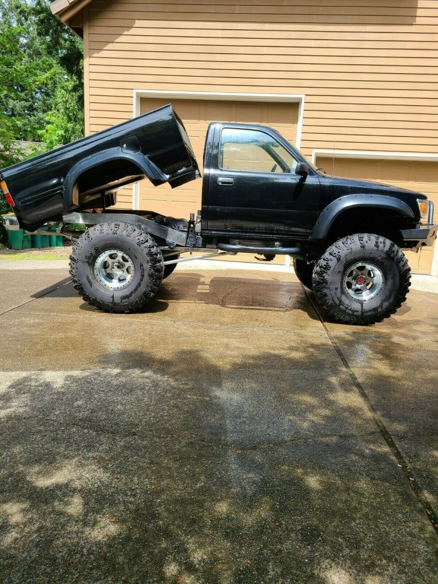 1989 toyota hilux 1/2 ton short wheelbasedxl