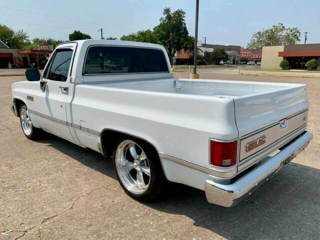 short wheelbase. 350 efi / 700r4. square body