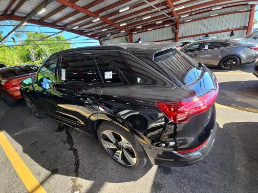2022 audi e-tron premium plus