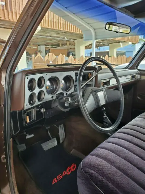silverado c/k 1500 4x4 short bed pickup that is powered by a chevrolet crate 454
