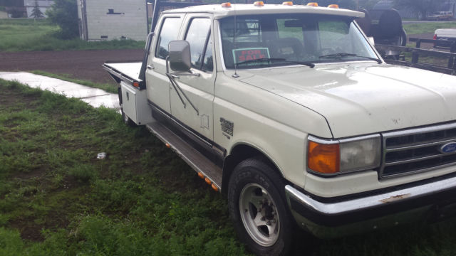 white 4-door diesel flatbed automatic crew cab crewcab flat bed flatbed