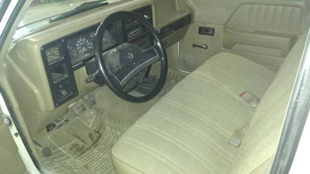 1991 dodge dakota - good lil' truck with great gas mileage!!
