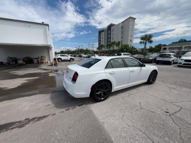 2022 chrysler 300 s